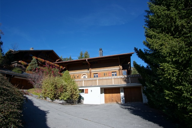 CHALET, ROUGEMONT: REF: 074